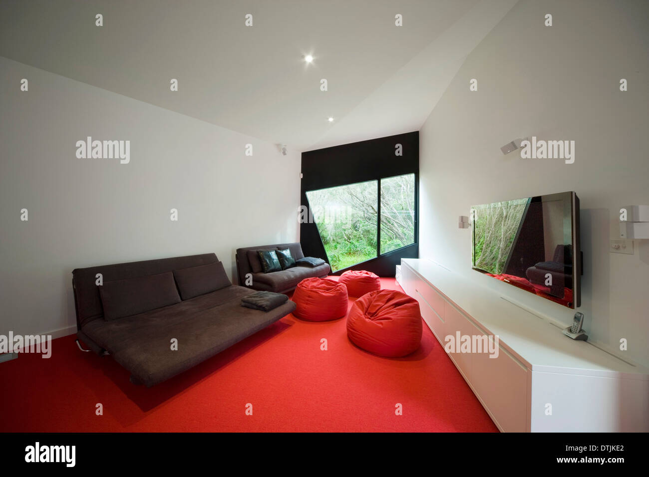 Badezimmer im Haus der Kleinschen Flasche, Urlaub nach Hause, mathematisch inspiriert, Origami-Haus auf der Mornington-Halbinsel, Australien Stockfoto