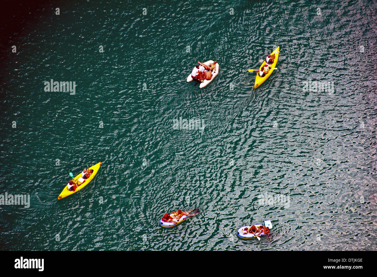 Europa, Frankreich, Var, regionalen natürlichen Parks von Verdon, Gorges du Verdon. Kanu auf dem See. Stockfoto