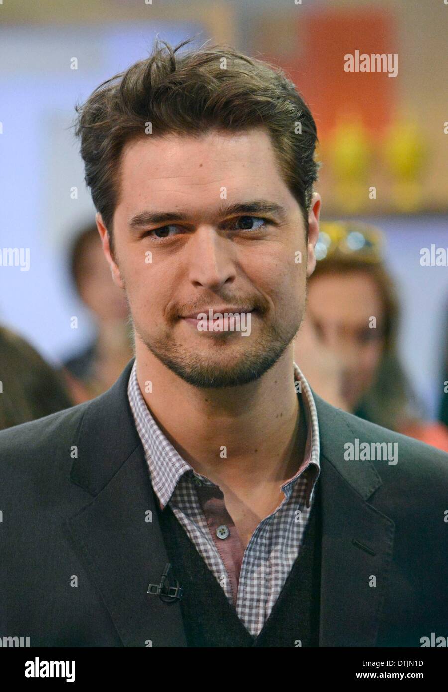 New York, NY, USA. 19. Februar 2014. Diogo Morgado bei Talkshow auftritt für Promi-Schnappschüsse bei Good Morning America (GMA), GMA-Studios, New York, NY 19. Februar 2014. Bildnachweis: Derek Sturm/Everett Collection/Alamy Live-Nachrichten Stockfoto