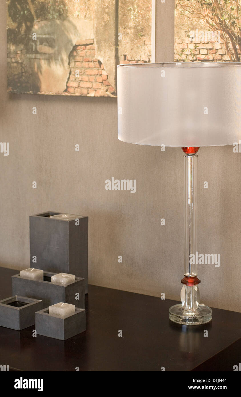 Glas lampenschirm -Fotos und -Bildmaterial in hoher Auflösung – Alamy