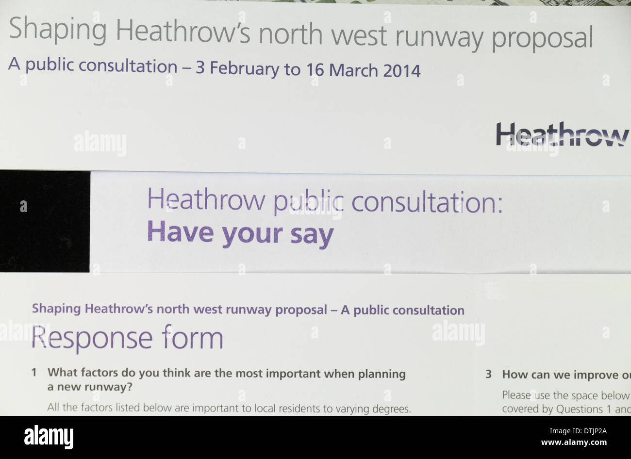 Ausbau des Flughafens Heathrow: öffentliche Konsultationsdokumente legen in Briefkästen der Anwohner in der Nähe von Heathrow, London, UK. Stockfoto