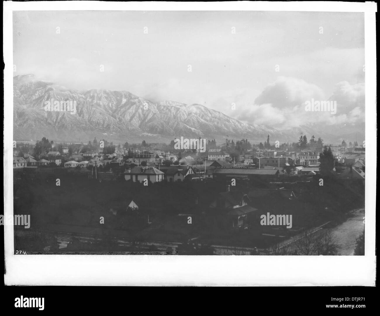 Pasadena-Blick nach Nordosten in Richtung Berge, ca.1898-1900 Stockfoto