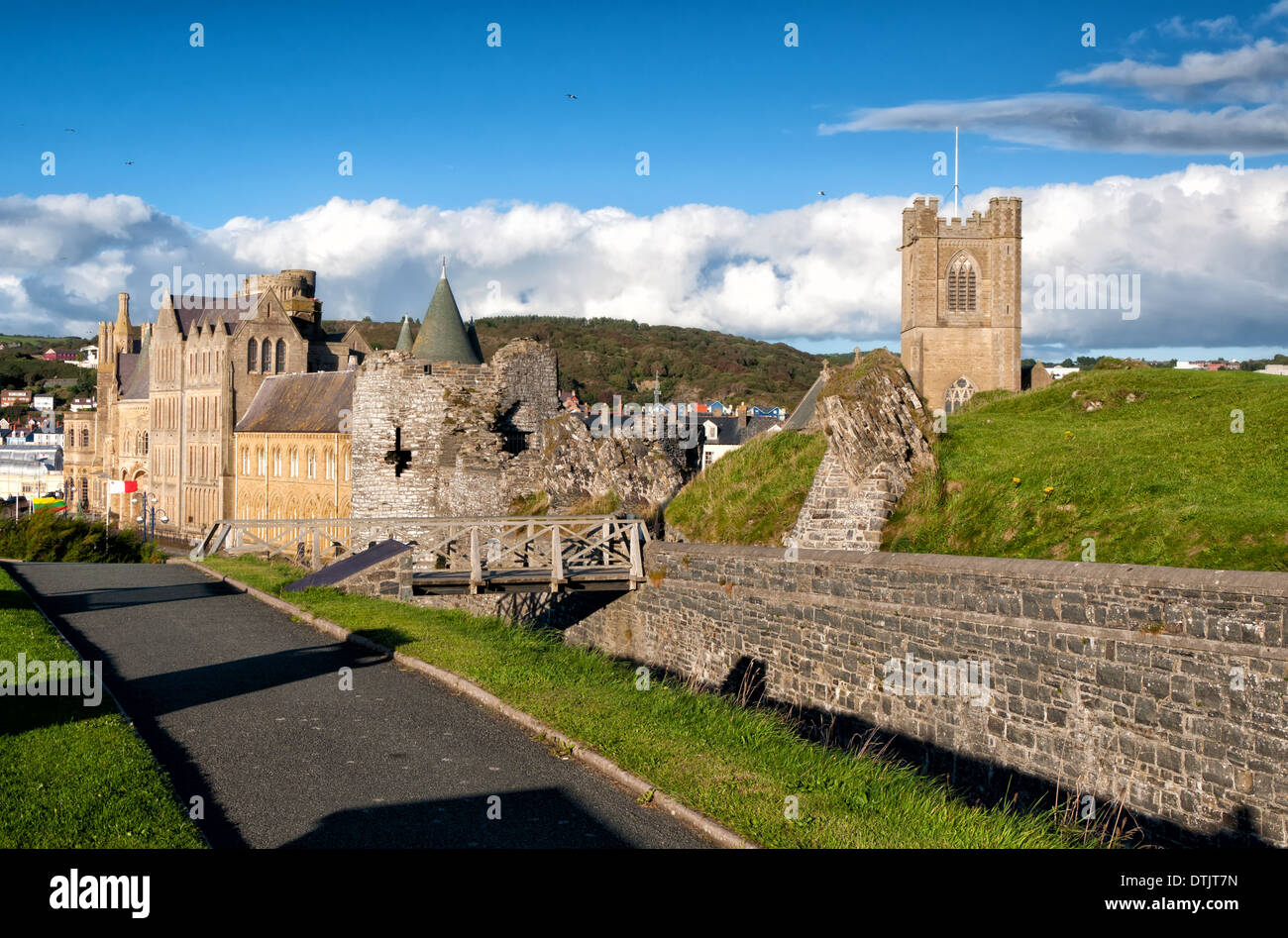 Aberystwyth Castle und The Old College, Wales, Vereinigtes Königreich Stockfoto