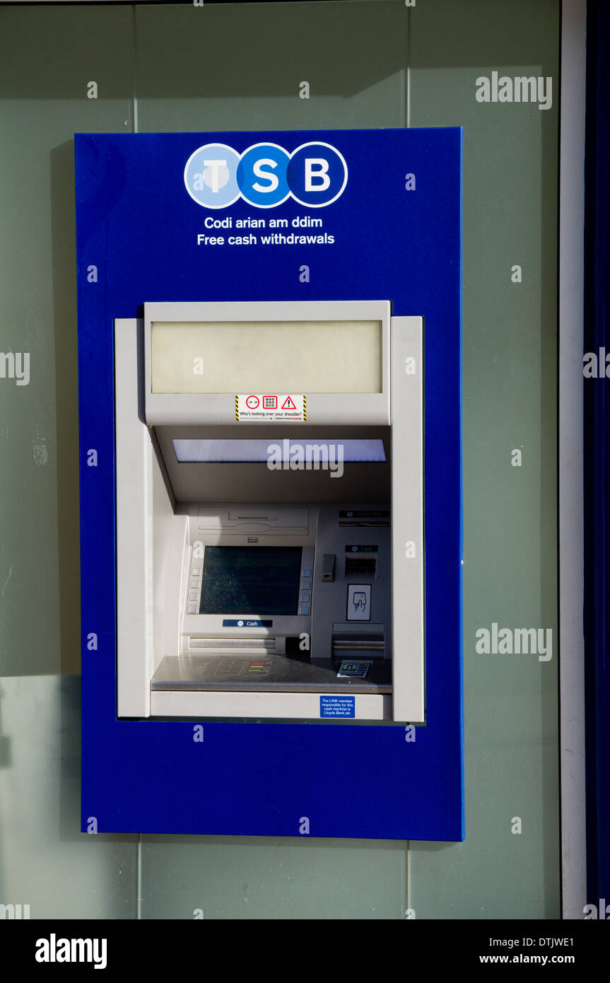 TSB Geldautomat, Bank, Stadtzentrum von Cardiff, Wales. Stockfoto