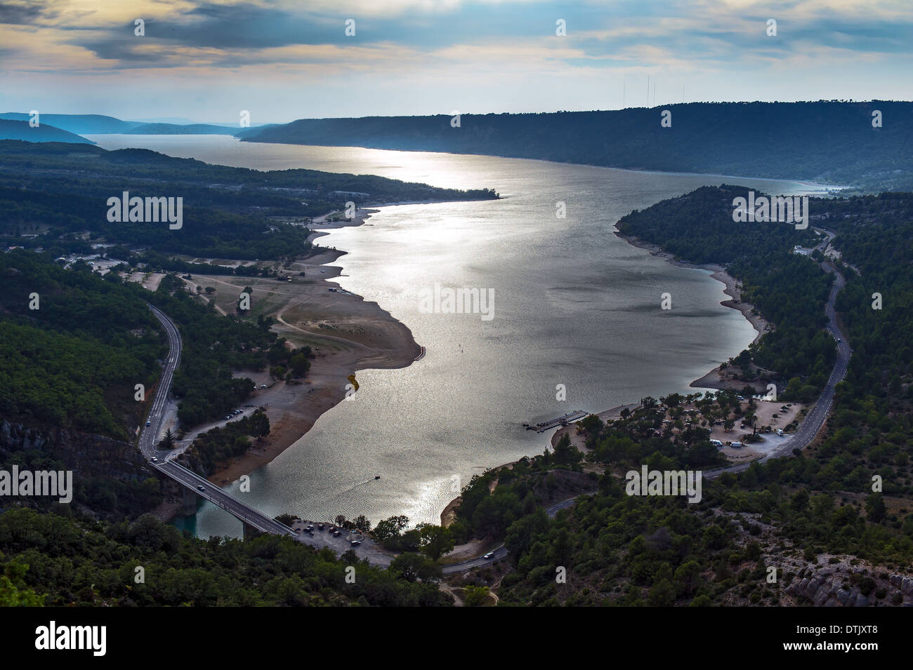 Europa, Frankreich, Var, 83, regionalen Naturpark des Verdon, Gorges du Verdon, See von Sainte-Croix im Staub. Stockfoto