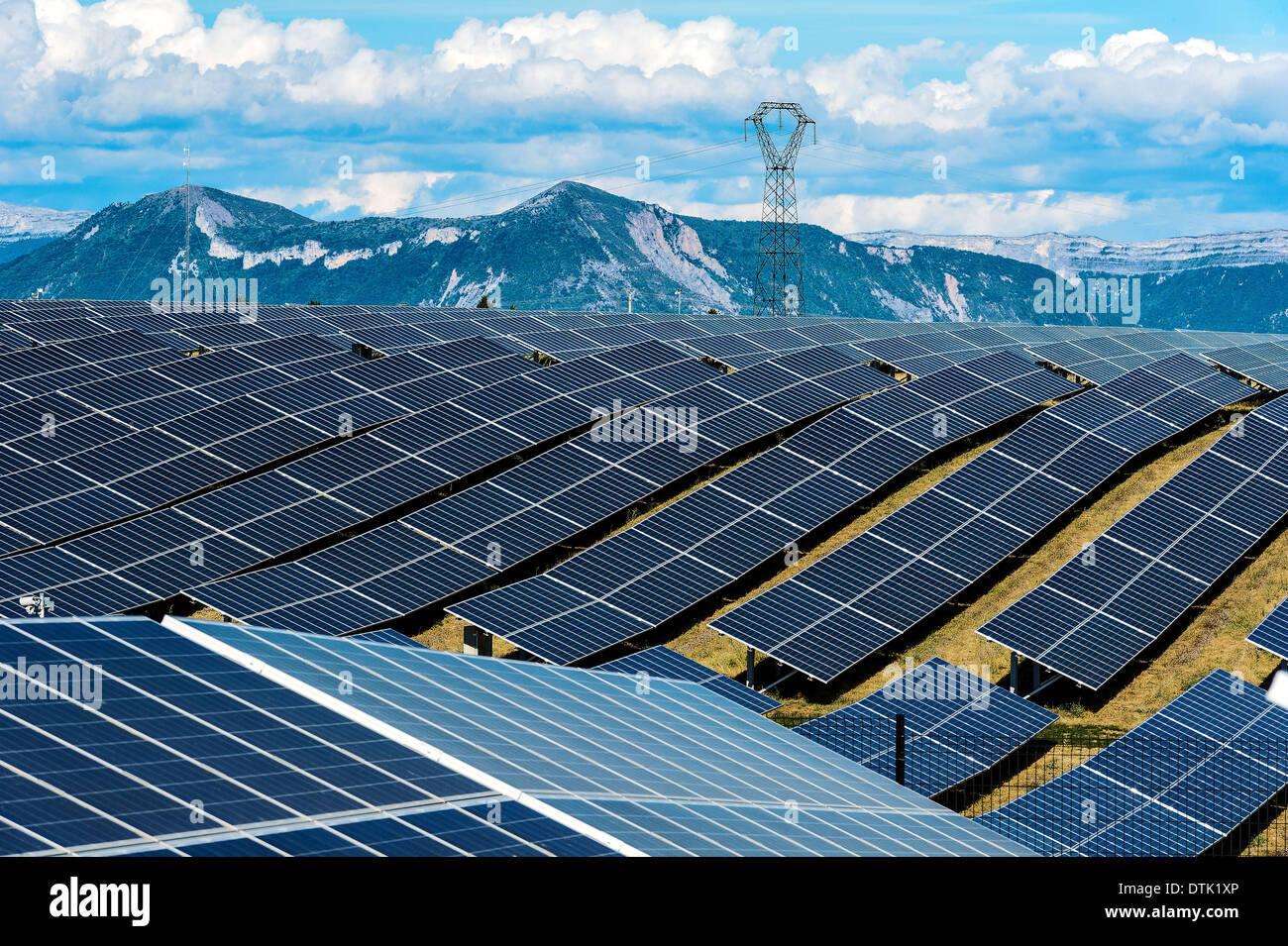 Europa, Frankreich, Alpes de Haute Provence Region Puimichel, den Solarpark Mees Solar-Panels. Stockfoto