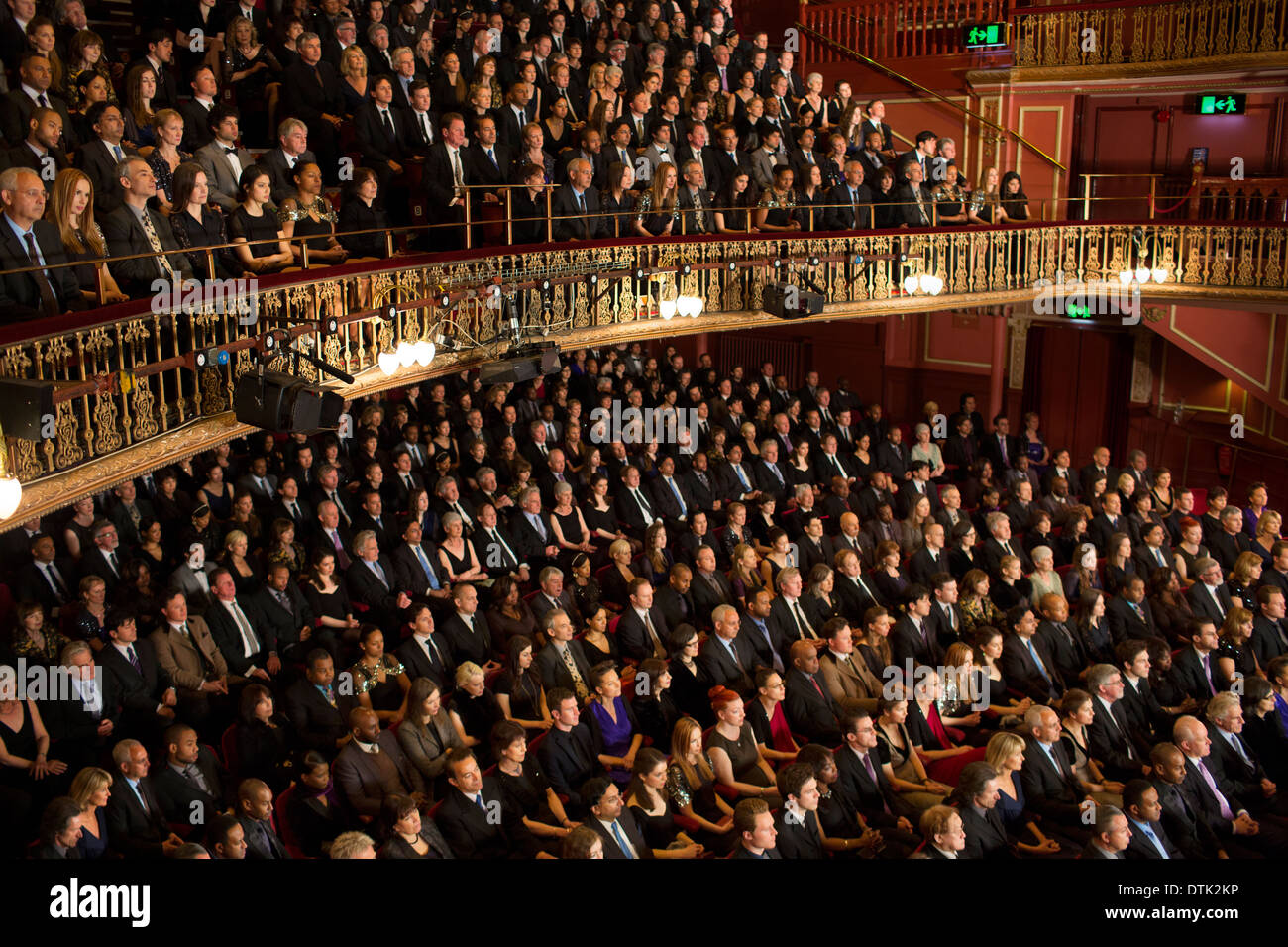 Publikum beobachten Leistung im theater Stockfoto