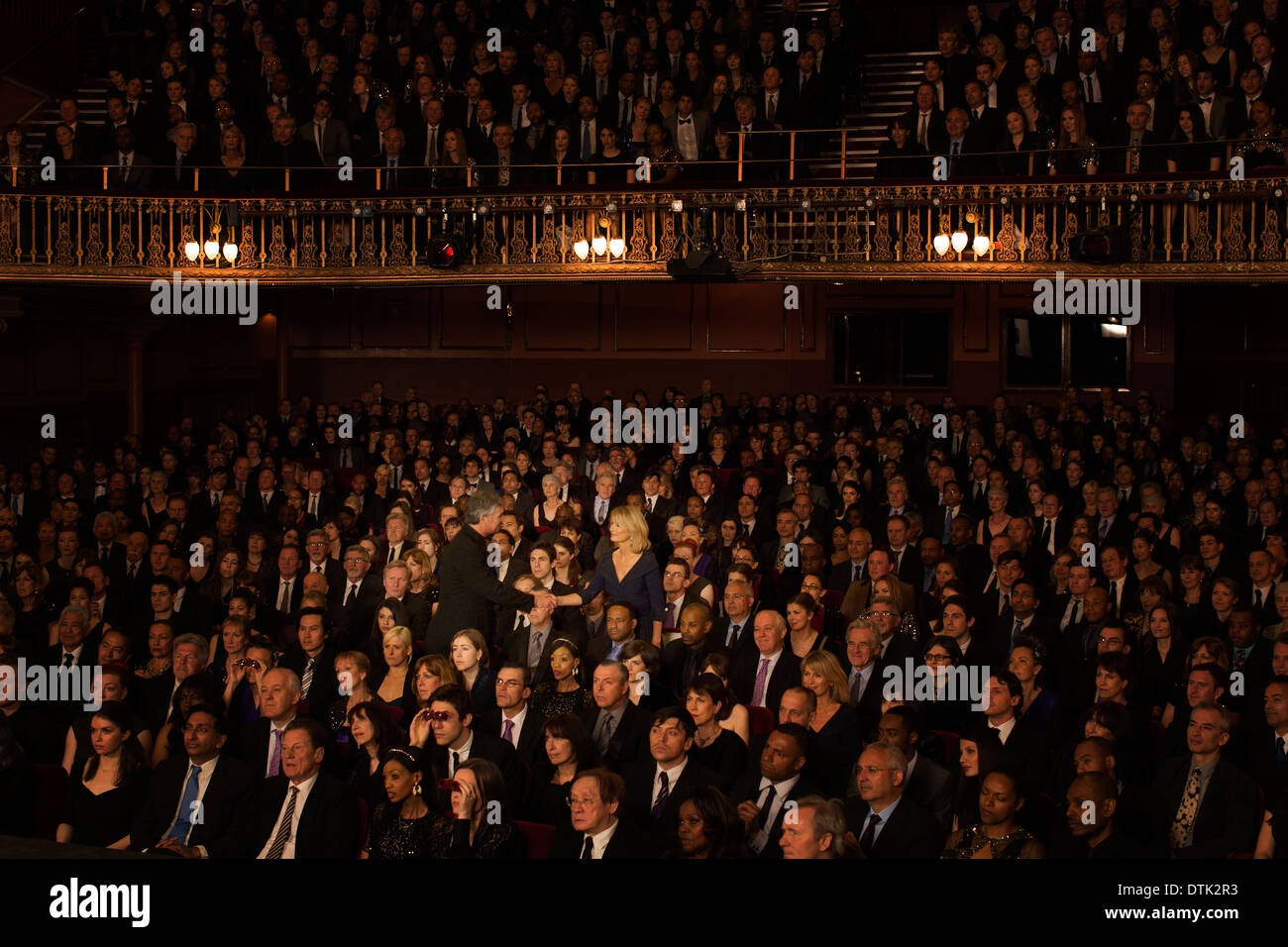 Publikum Mitglieder Handshake im Theater im Rampenlicht Stockfoto