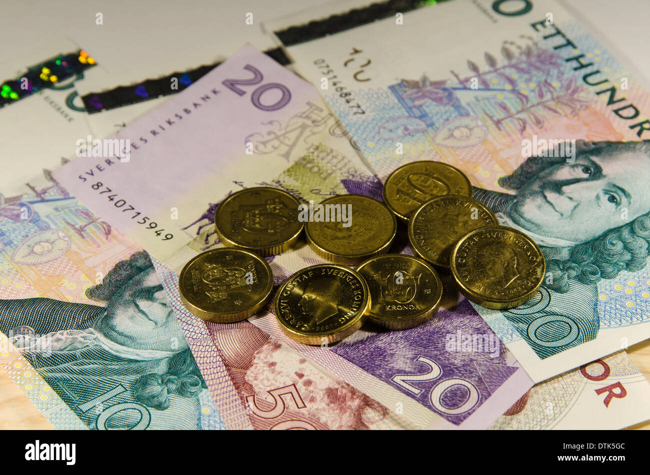 Schwedische 10 SEK Münzen teilweise unkonzentriert Banknoten Stockfoto