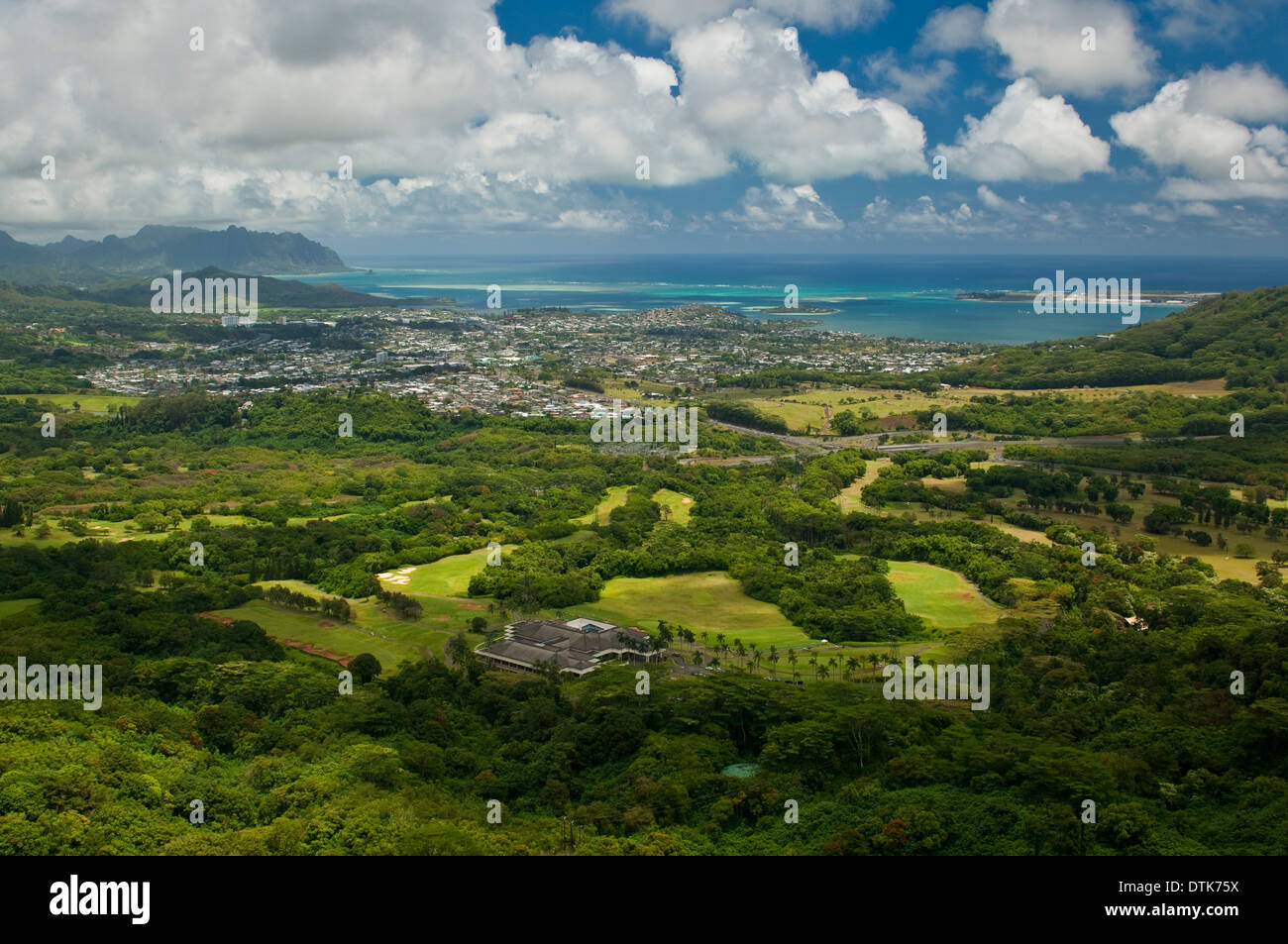Blick in Richtung Kaneohe aus dem Pali Stockfoto