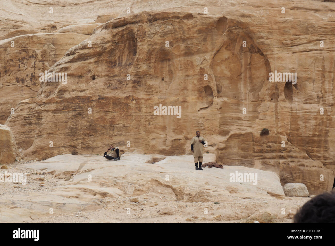 Aufruf zum Gebet am Eingang nach Petra Jordanien ein UNESCO-Weltkulturerbe Stockfoto