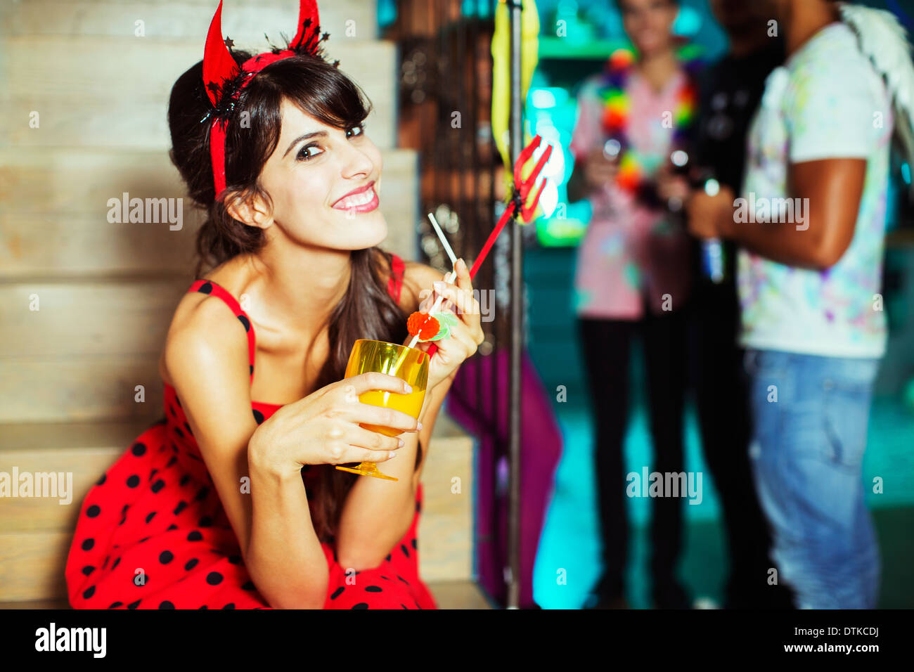 Frau trägt der Teufel Kostüm Party Stockfoto