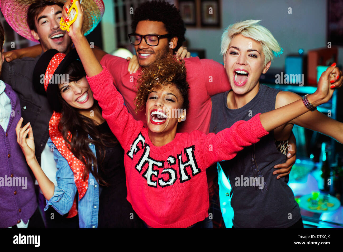 Freunde, die zusammen tanzen, Party Stockfoto