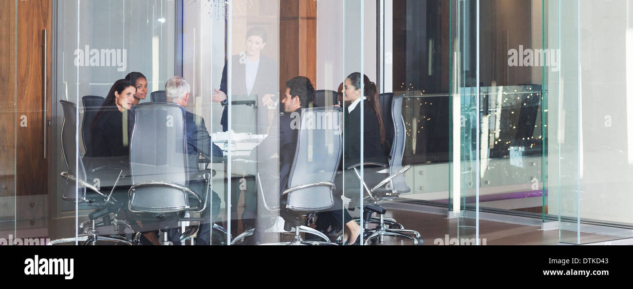 Business-Leute reden in treffen Stockfoto