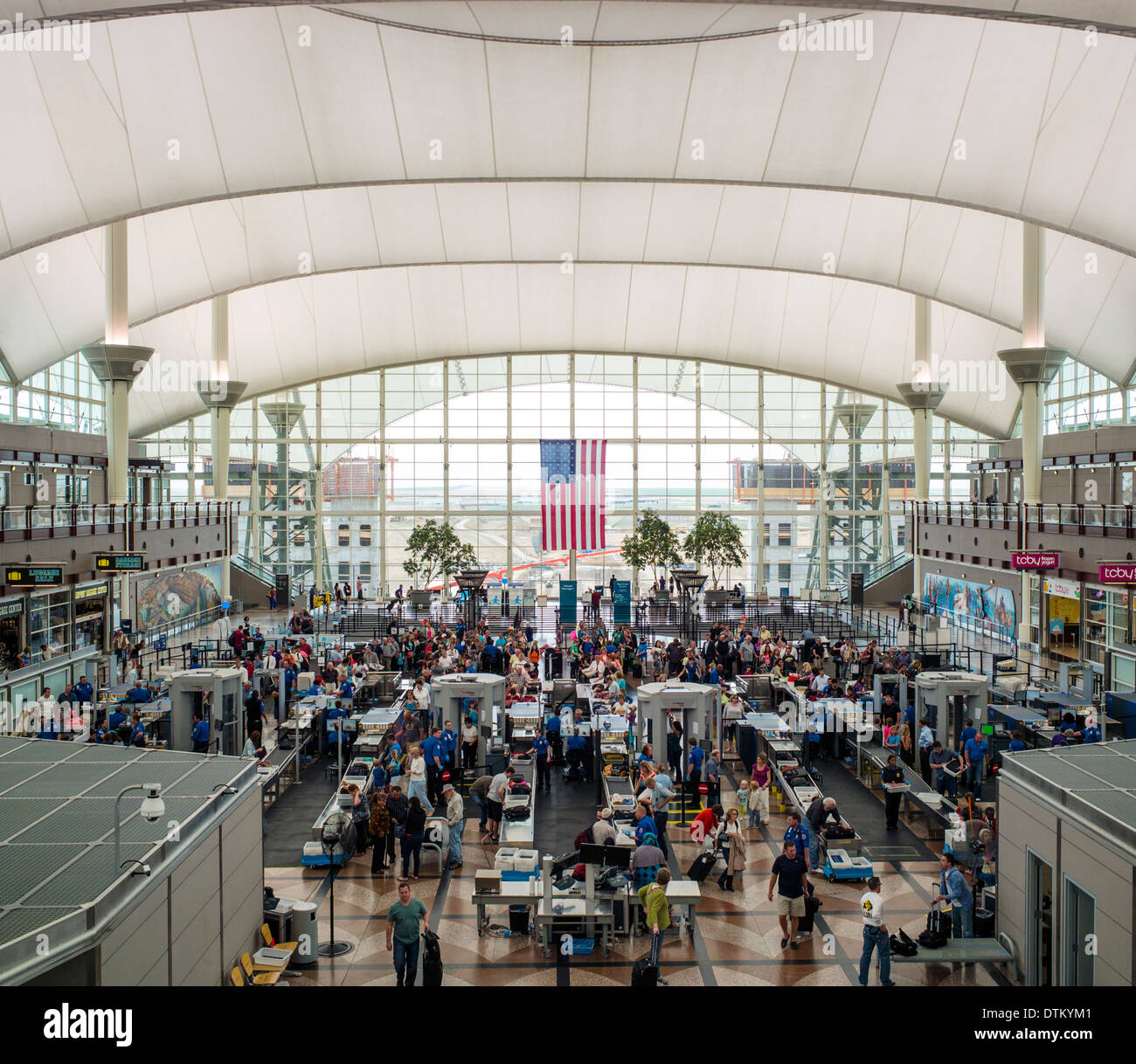 Sicherheits-Linien am internationalen Flughafen Denver, Colorado, USA Stockfoto
