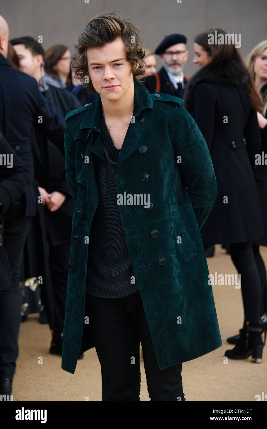 Harry Styles kommt für die Burberry Prorsum Womenswear-Kollektion. Stockfoto