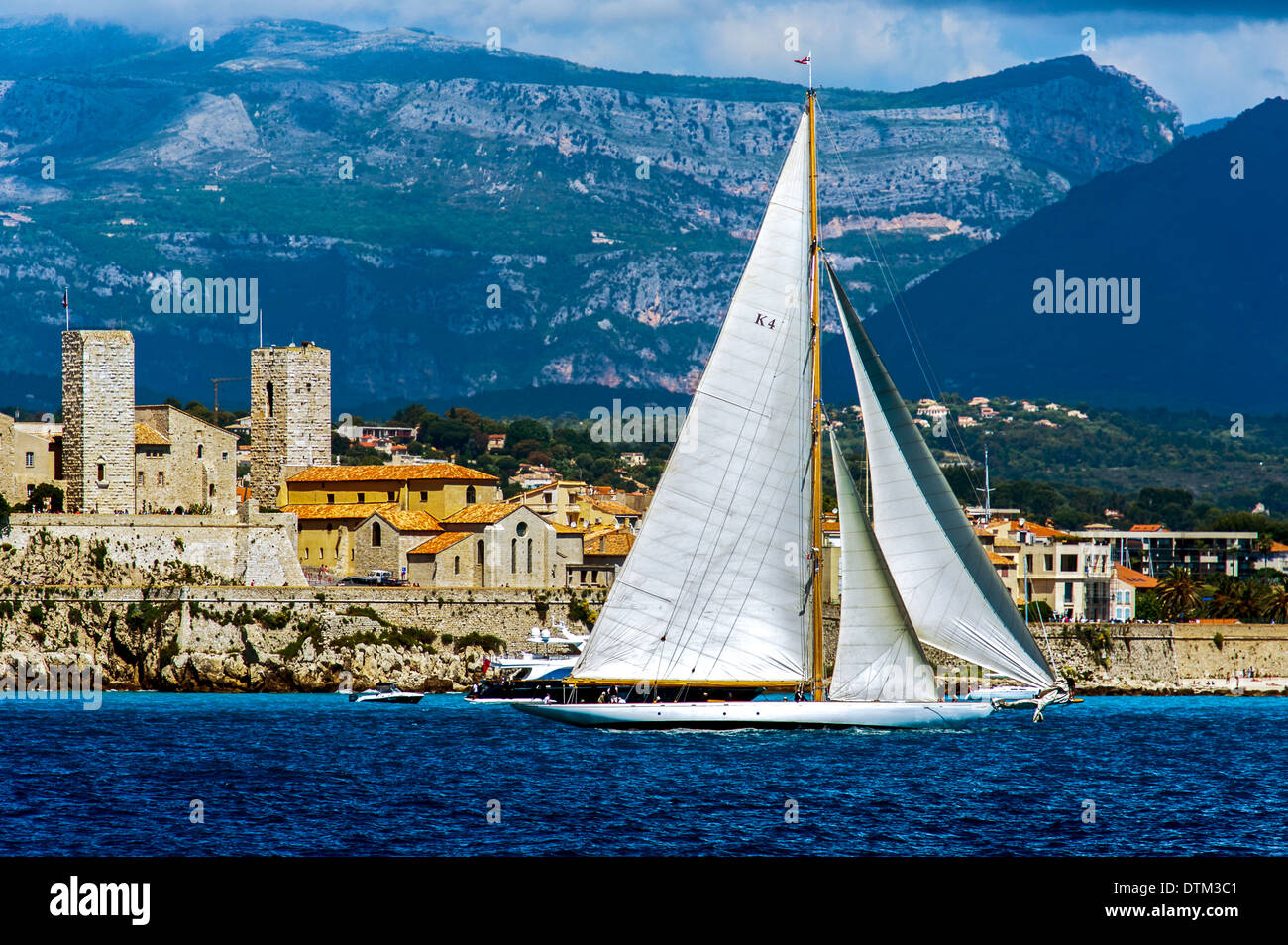 Europa, Frankreich, Alpes-Maritimes, Antibes. Les Voiles d ' Antibes. Alten Segeln Regatta Kollektion, Yachting Trophäe Paneira. Stockfoto