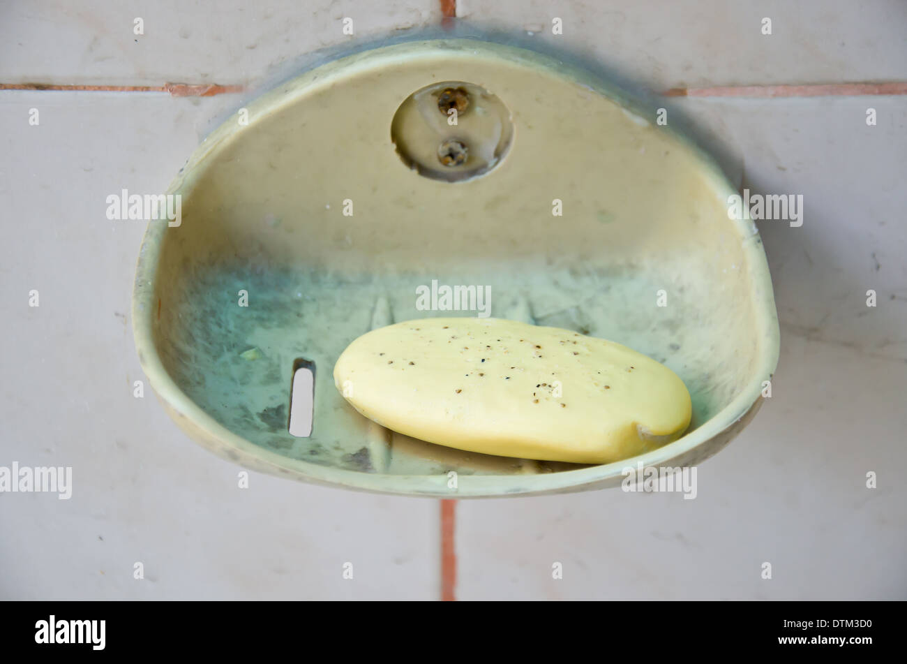 alte gelbe Seife und schmutzig Stockfoto