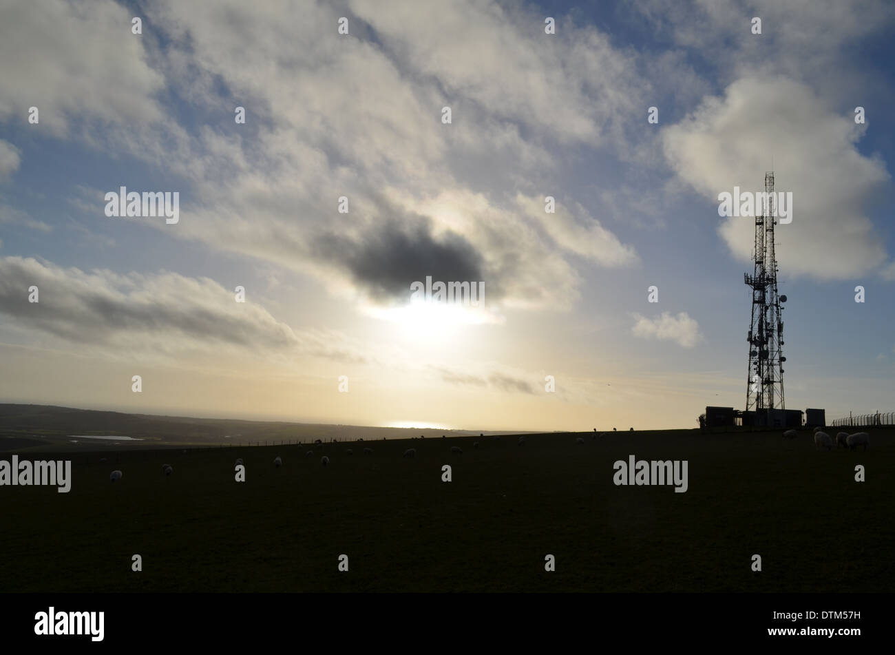 Telekommunikation-Mast auf Firle Leuchtfeuer. Stockfoto
