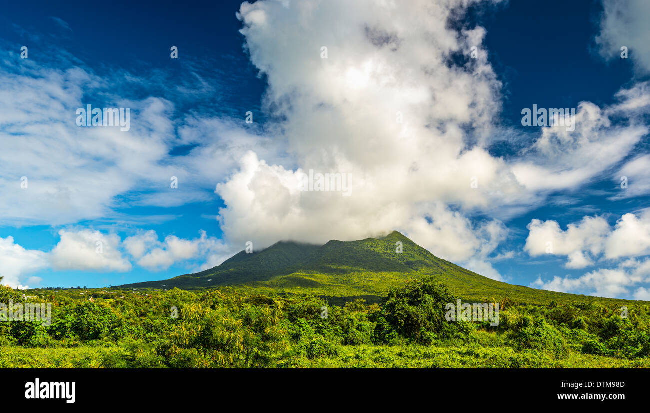Nevis Peak, ein Vulkan in der Karibik. Stockfoto
