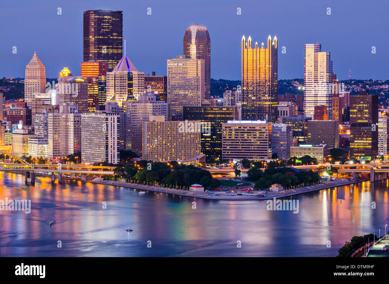 Pittsburgh, Pennsylvania, USA in der Dämmerung. Stockfoto