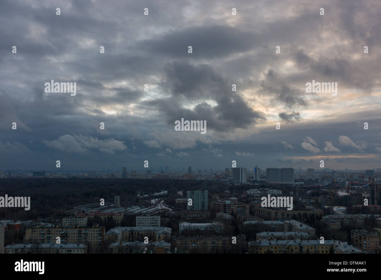 Himmel über der Stadt Moskau. Stockfoto