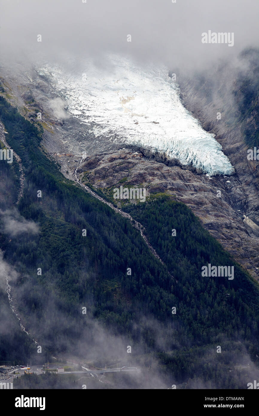 Les Bossons Gletscher im Tal von Chamonix in den französischen Alpen. Stockfoto
