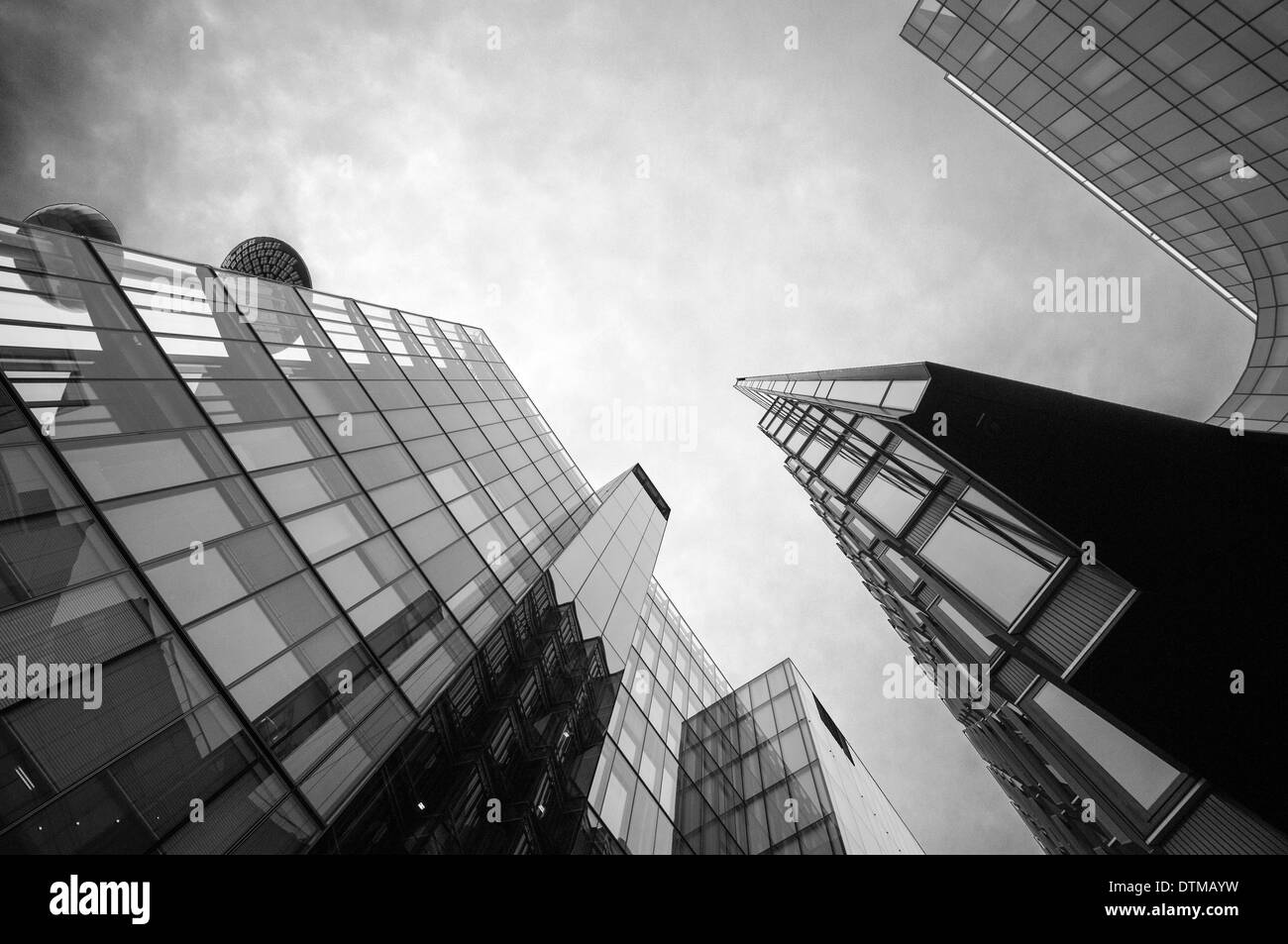 Blickte zu Bürogebäuden in der financial District of London, England UK Stockfoto