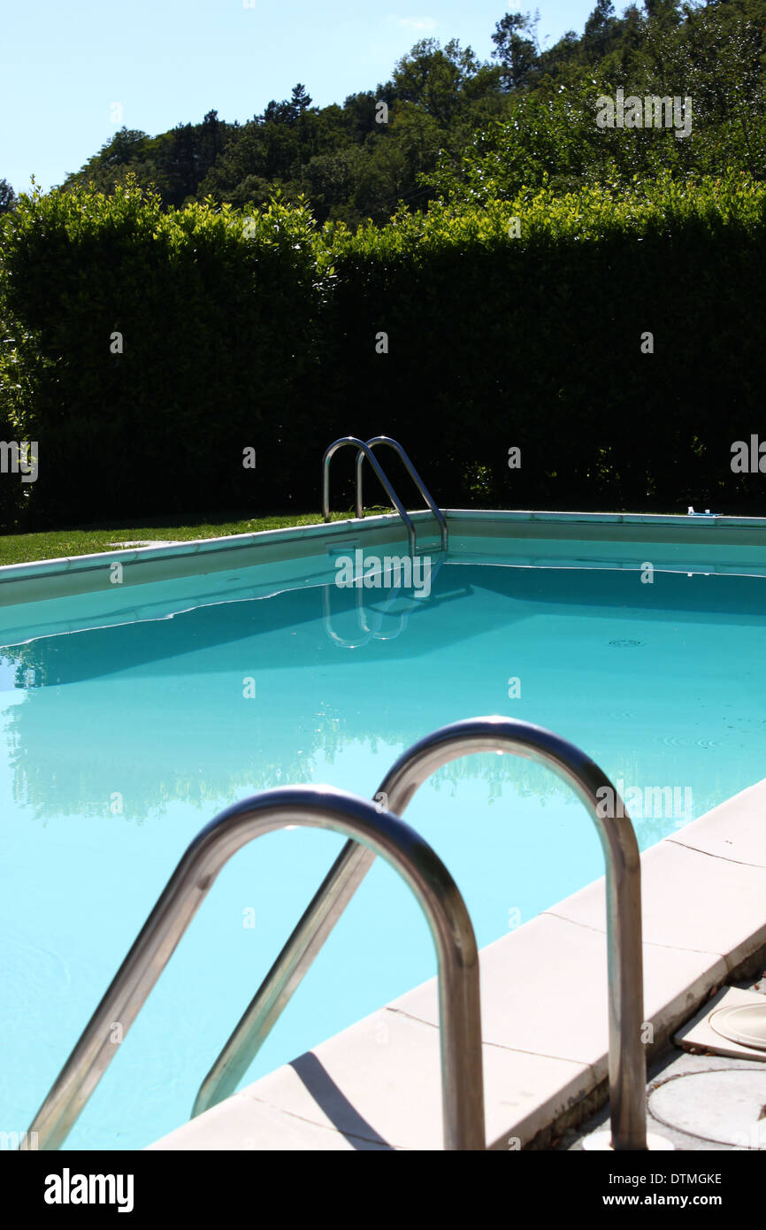 Die blauen Swimmingpool Stockfoto