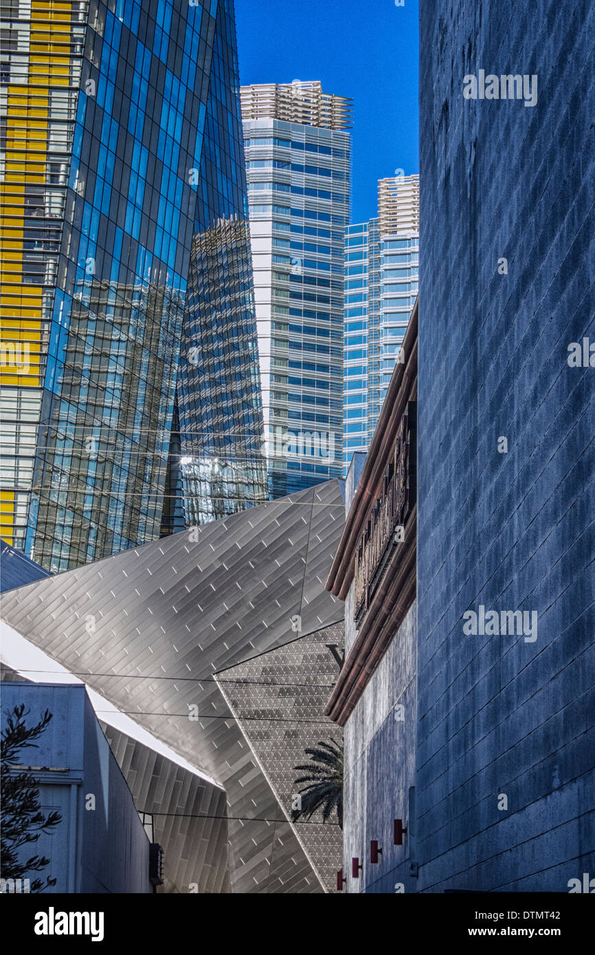 Teleobjektiv dramatischen architektonischen Blick auf th Stadtzentrum und Aria Resort and Casino in Las Vegas, Nevada Stockfoto