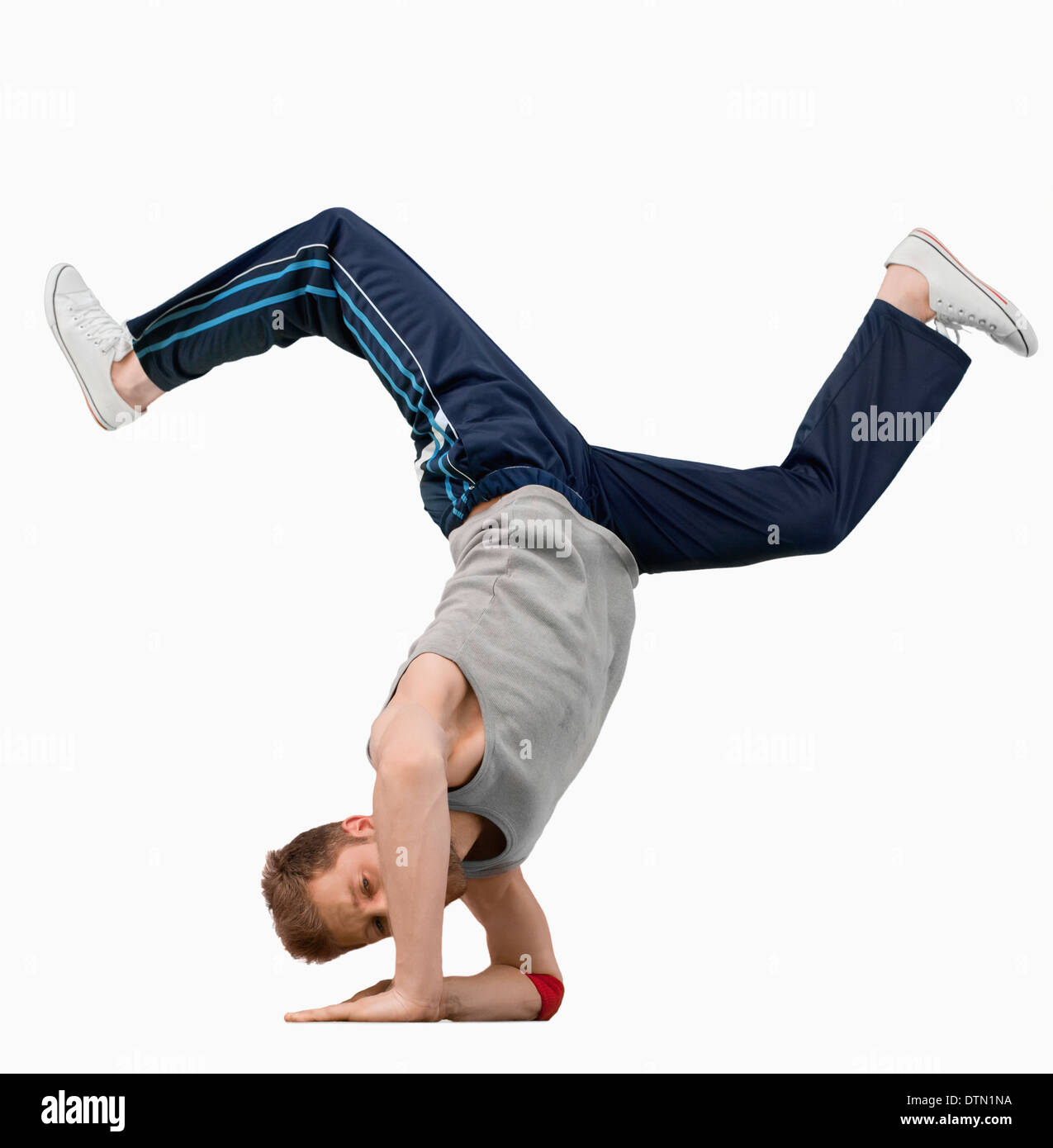 Pause-Tänzer dabei einen Hand-stand Stockfoto