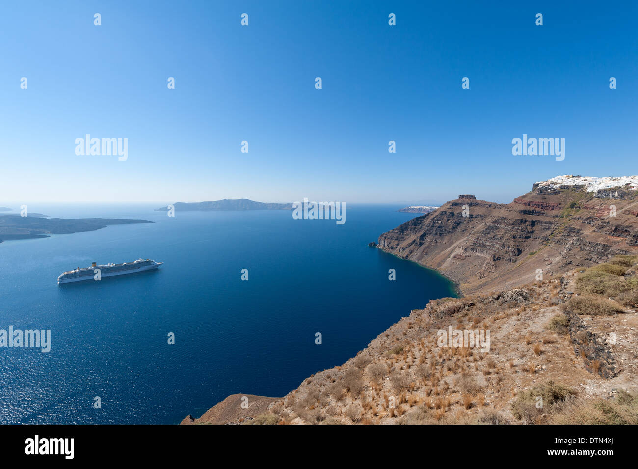 Kreuzfahrtschiff in Santorini Griechenland Stockfoto