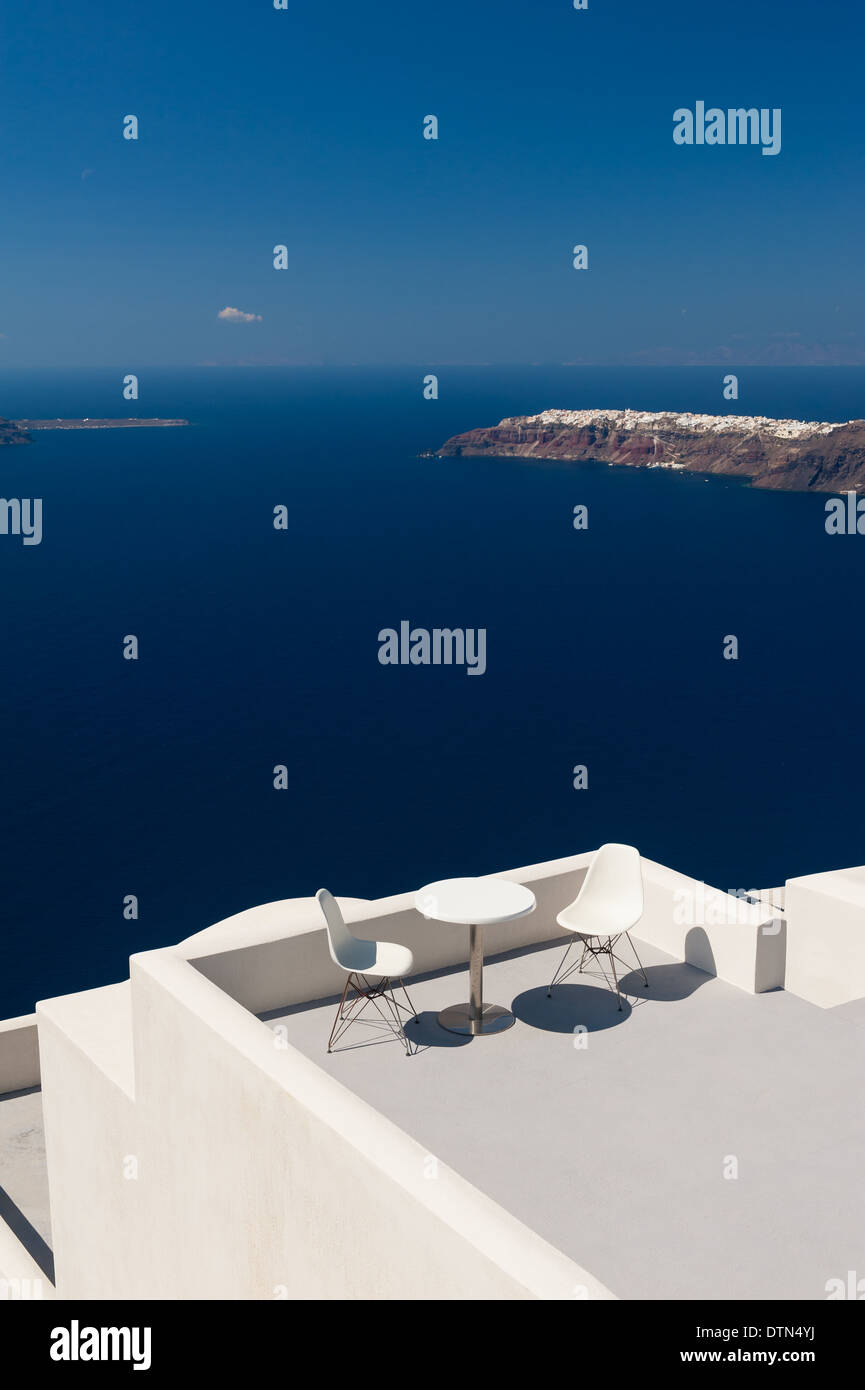 Blick von der Dachterrasse auf Santorini Griechenland Stockfoto