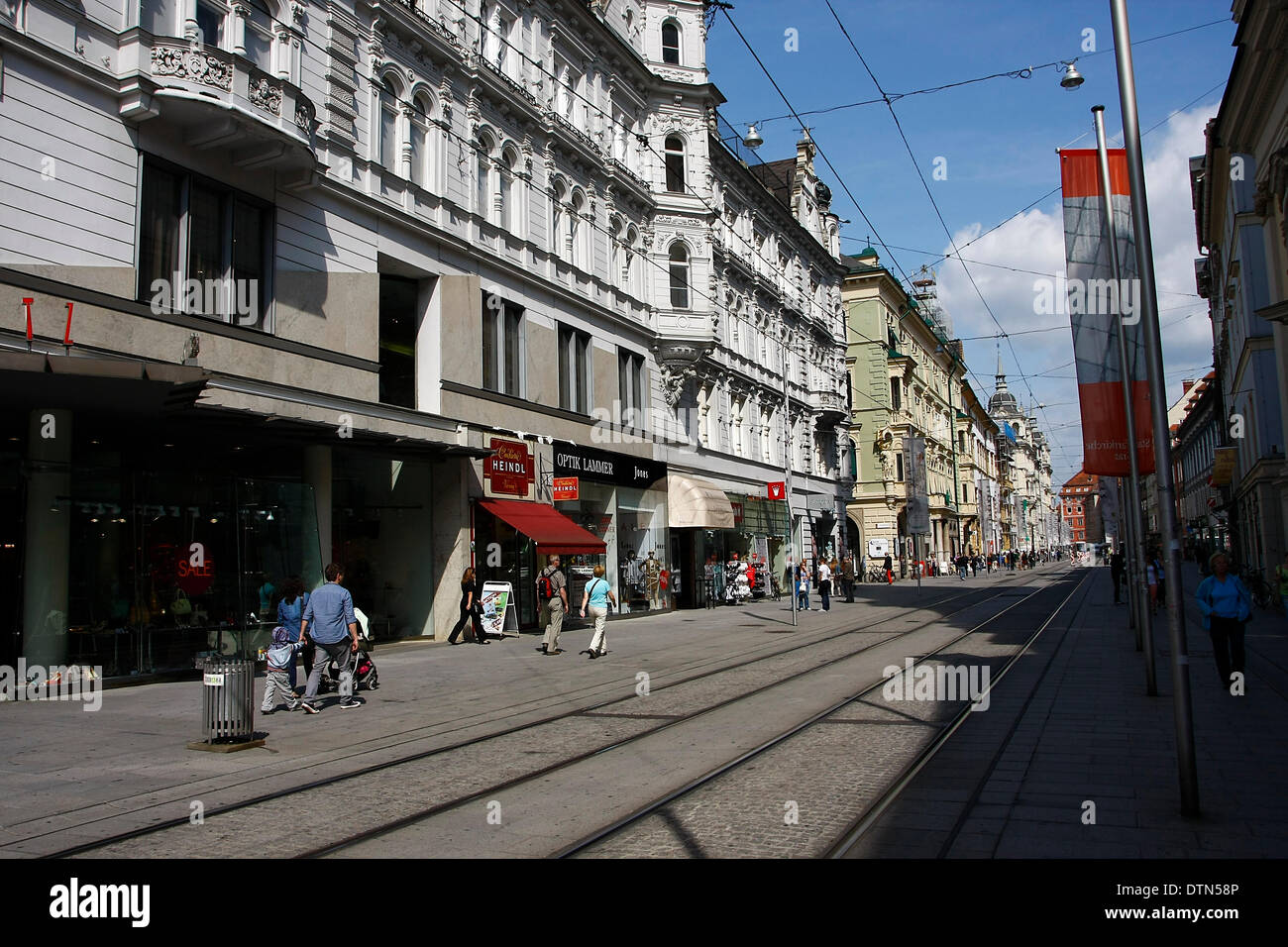 Die Herrengasse vom Süden gesehen. Diese Straße ist eine barocke Pracht Straße im Zentrum von Graz und ein Zentrum des öffentlichen Lebens der steirischen Landeshauptstadt. Foto: Klaus Nowottnick Datum: 27. Juni 2013 Stockfoto