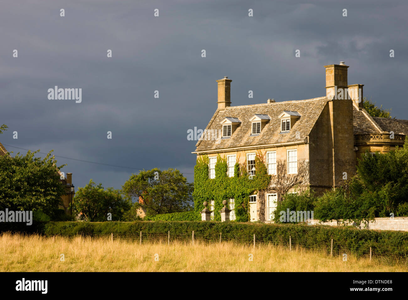 Großes Landhaus (Austin House) am Rande der Cotswolds Dorf von Broadway, Worcestershire, England. Stockfoto