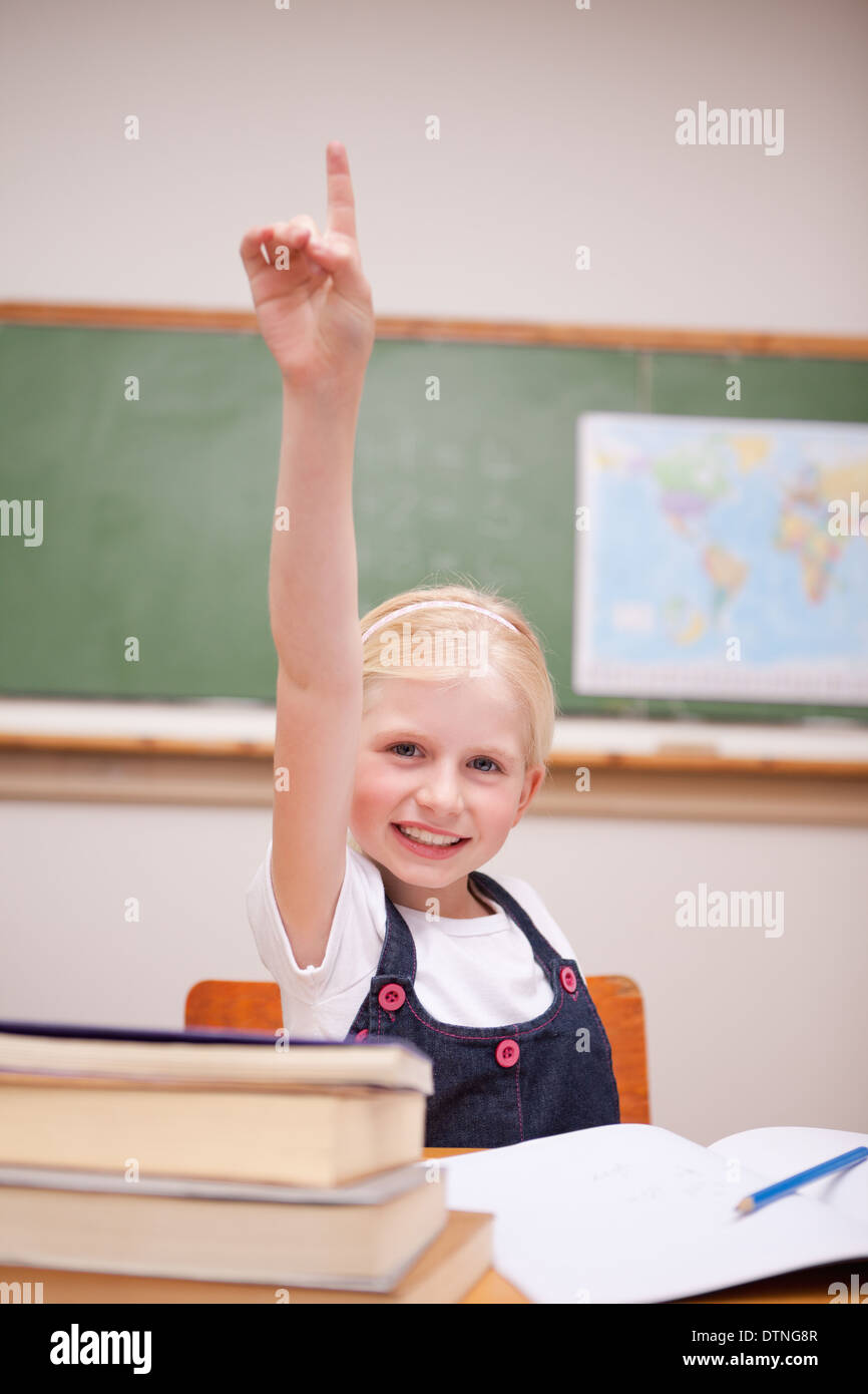 Porträt eines Mädchens, hob ihre hand Stockfoto