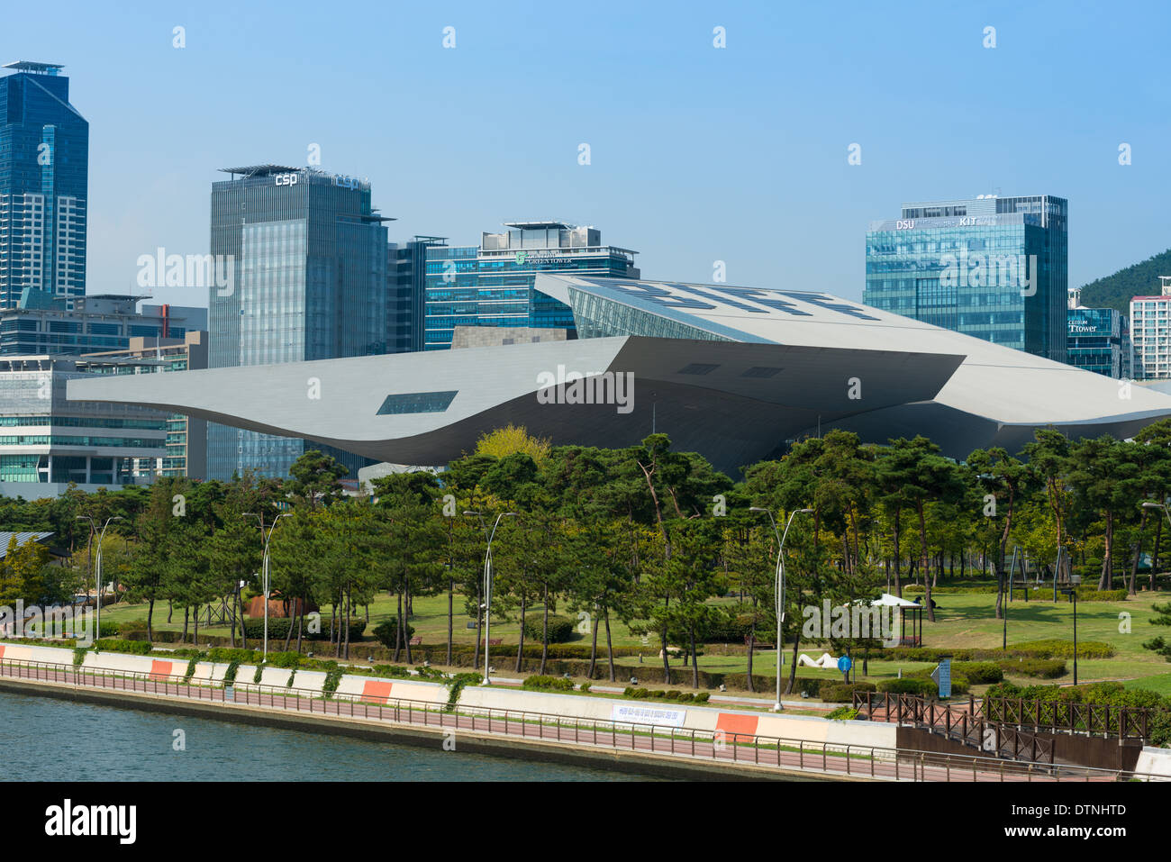 Busan Cinema Center am Ufer des Flusses Suyoung, Centum Stadt Busan, Südkorea Stockfoto