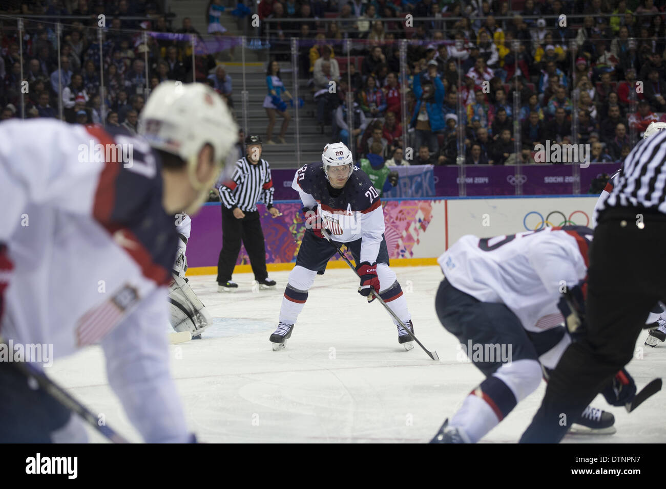 Sotschi, Russland. 21. Februar 2014. Winterspiele 2014 - Sotschi, Russia.Hockey USA Vs Kanada - Men - Semifinals.USA Hockey RYAN SUTER Credit: Jeff Cable/ZUMAPRESS.com/Alamy Live News Stockfoto