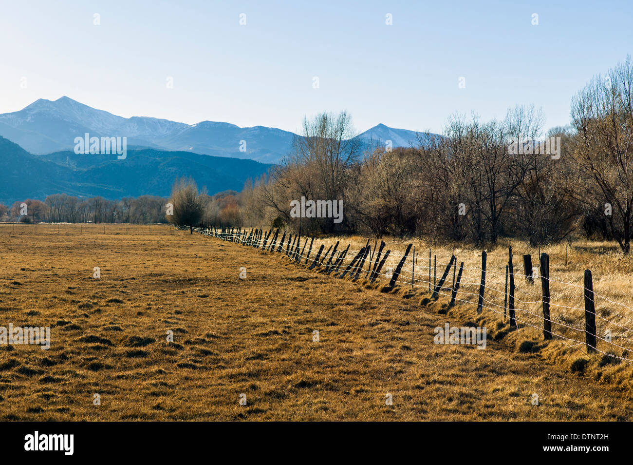 Ranchland und Weide neben kleinen Bergstadt Salida, Colorado, USA Stockfoto