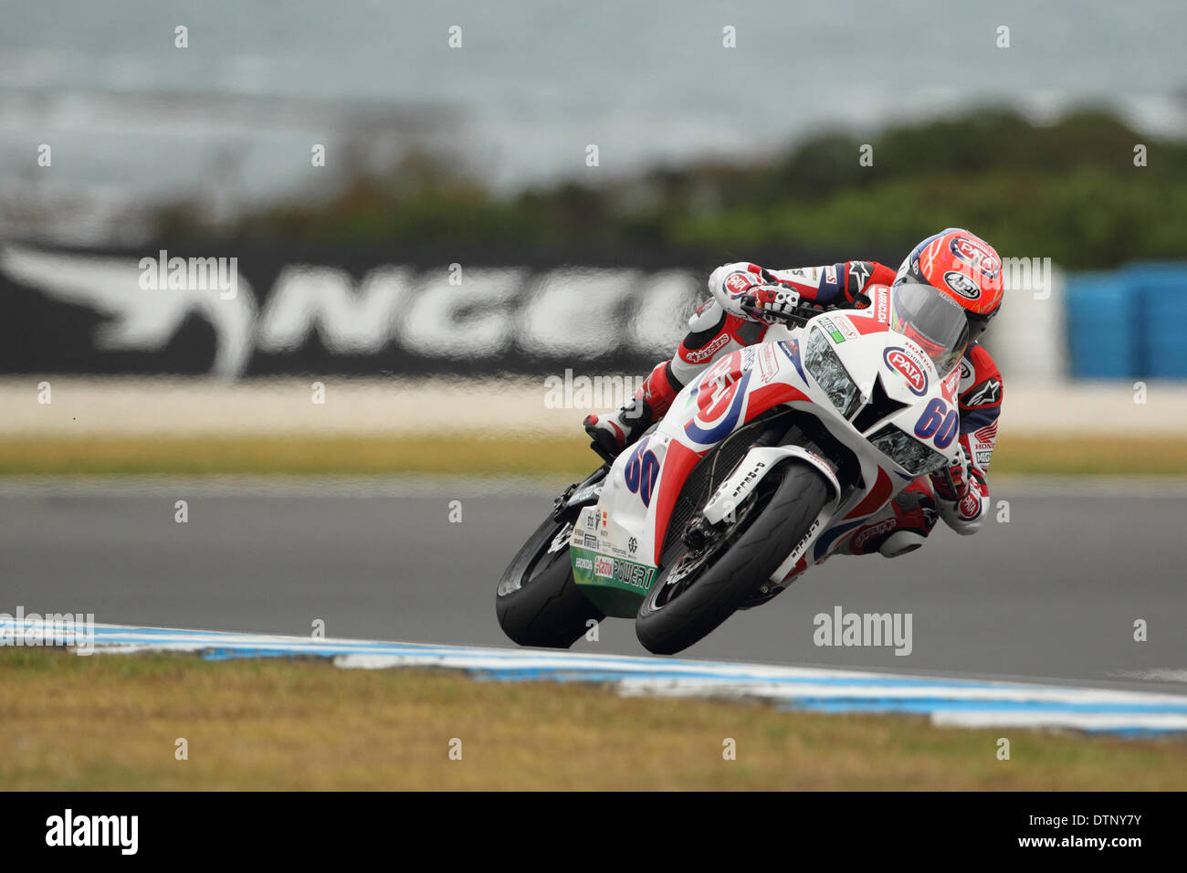 Phillip Island Grand Prix Circuit. Samstag, 22. Februar 2014. Freies Training 3, Runde 1 FIM Supersport Weltmeisterschaft 2014. Niederländer Michael van der Mark beendet Phillip Island Sibirien Ecke während des freien Trainings der Supersport Weltmeisterschaft. Van der Mark beendete das Training auf dem zweiten Platz hinter dem türkischen Fahrer Kenan Sofuoglu. Bildnachweis: Russell Hunter/Alamy Live-Nachrichten Stockfoto