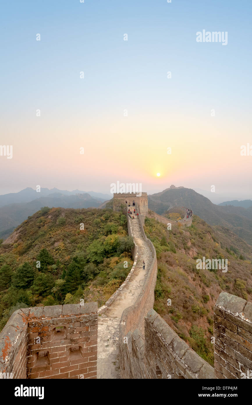 die große Mauer mit Sonnenaufgang Hintergrund Stockfoto