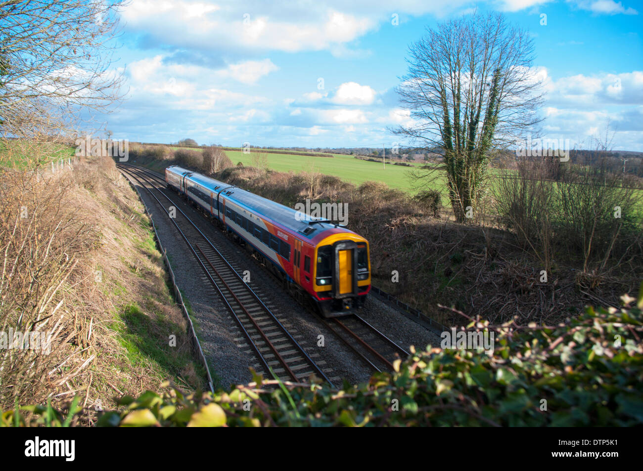 Zug vorbei an Deane in Hampshire Stockfoto