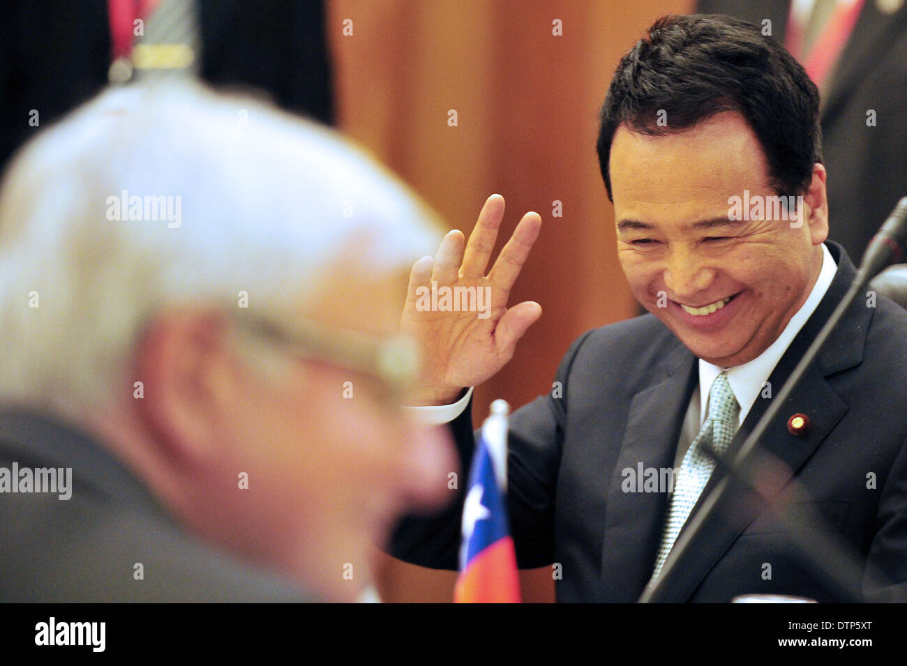 Singapur. 22. Februar 2014. Japans wirtschaftliche und steuerliche Politik Minister Akira Amari reagiert auf dem Trans-Pacific Partnership (TPP) Ministertreffen in Singapur, 22. Februar 2014. Handelsminister und Vertreter aus Australien, Brunei, Kanada, Chile, Japan, Malaysia, Singapur, USA und Vietnam besuchen die TPP-Ministertreffen in Singapur am Samstag. Bildnachweis: Dann Chih Wey/Xinhua/Alamy Live News Stockfoto