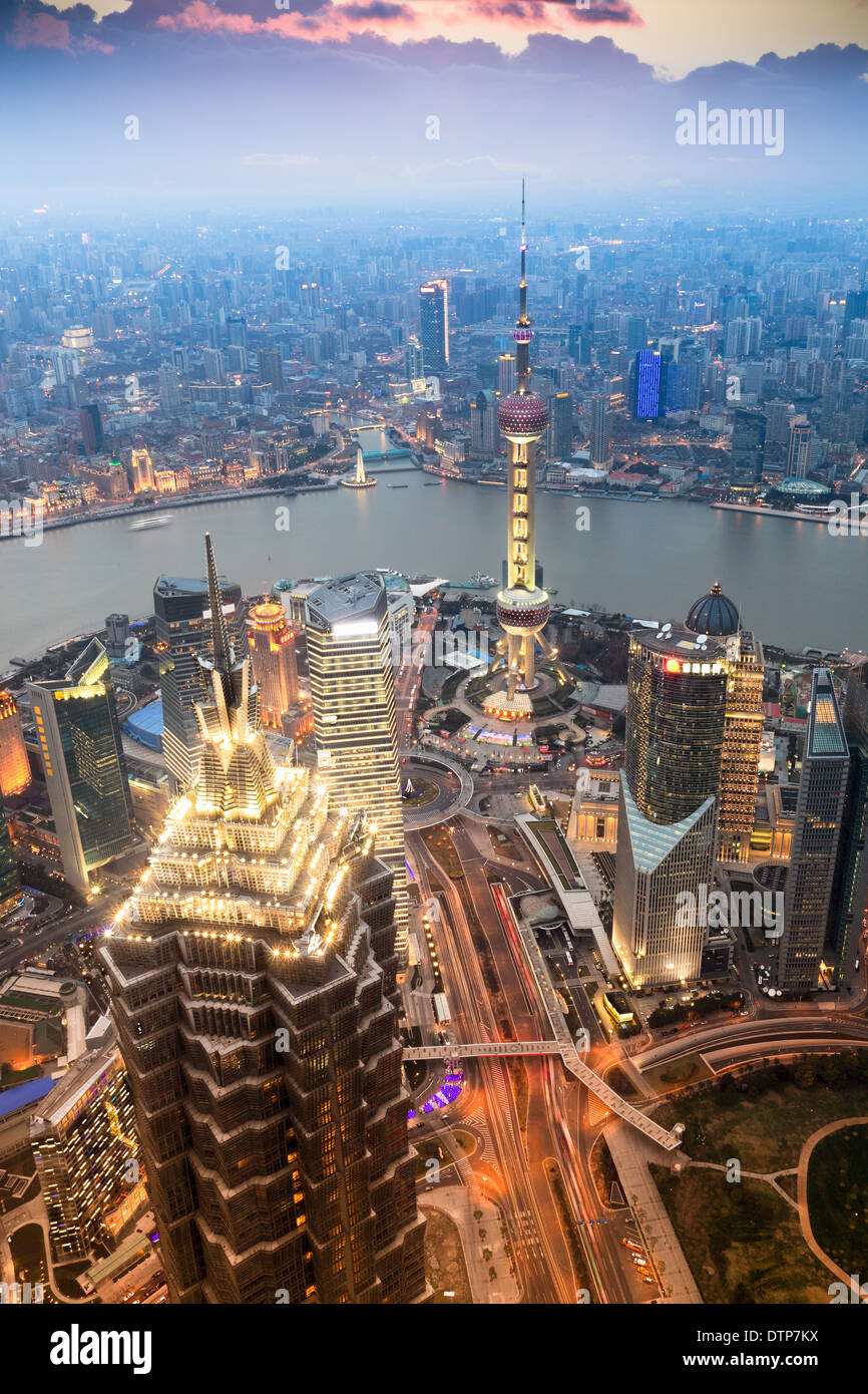 schöne shanghai am Abend Stockfoto