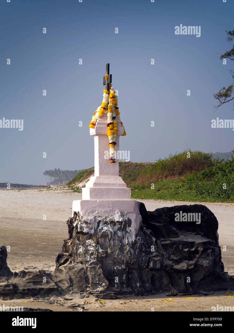 Indien, Goa, Morjim, Christian Fischer Schrein am Strand Stockfoto