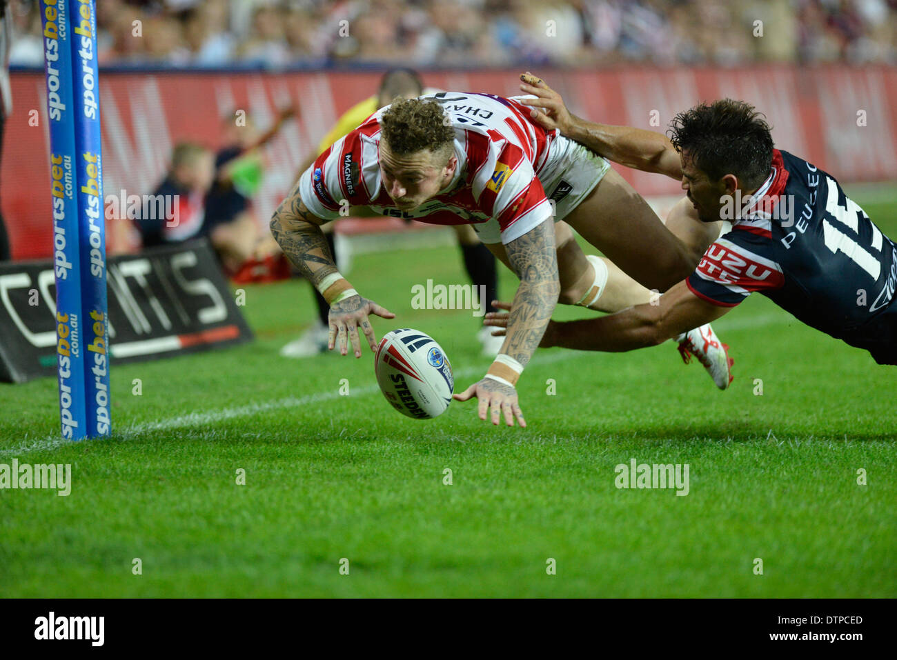 Sydney, Australien. 22. Februar 2014. Krieger Josh Charnley erhält einen Versuch während der Rugby League World Club Challenge zwischen Sydney Roosters und Wigan Warriors im Allianz-Stadion in Sydney. Bildnachweis: Aktion Plus Sport/Alamy Live-Nachrichten Stockfoto
