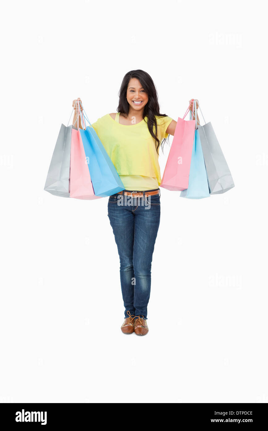 Strahlende lateinischen Student mit Einkaufstüten Stockfoto