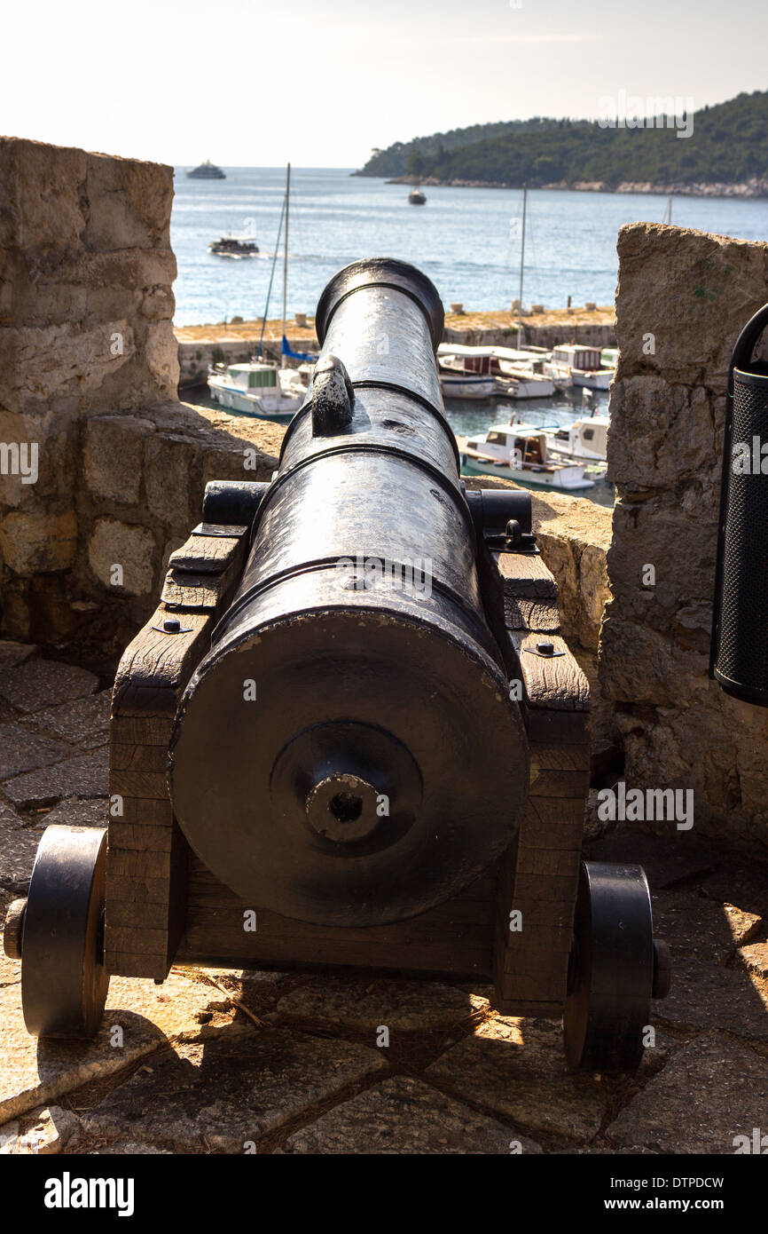 Alte Kanone auf die Befestigungen von Dubrovnik. Defensive Position auf den Mauern von Dubrovnik. Kroatien Stockfoto