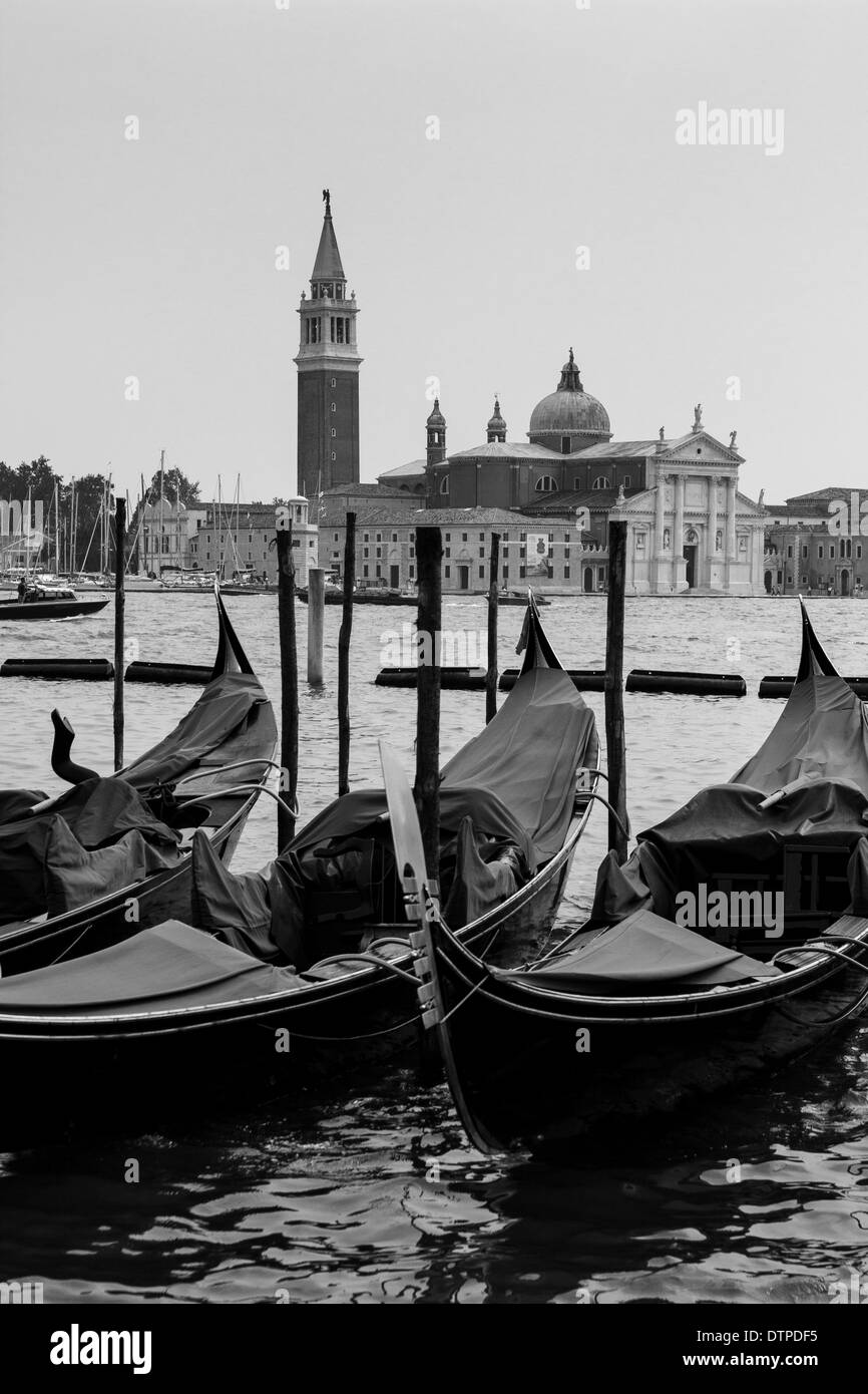Gondeln auf dem Canal Grande Venedig Stockfoto