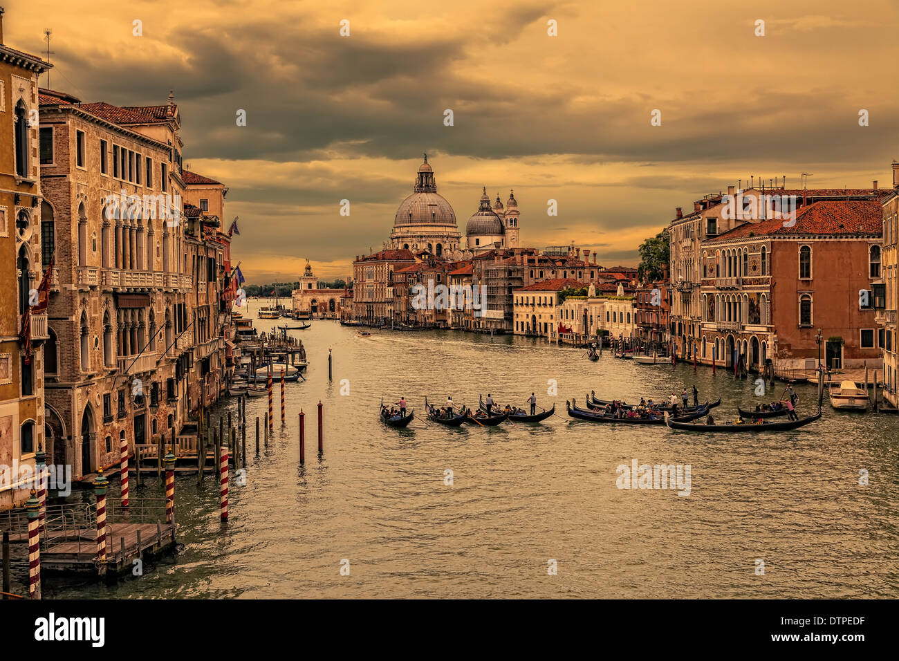 Canal Grande in Venedig bei Sonnenuntergang. (HDR-Bild) Stockfoto